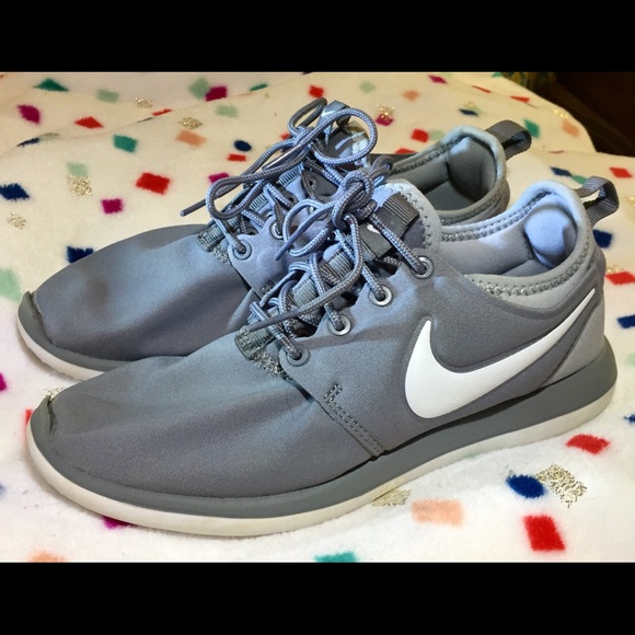Nike Youth Size 3.5 (Gray/White) - Picture 2 of 5